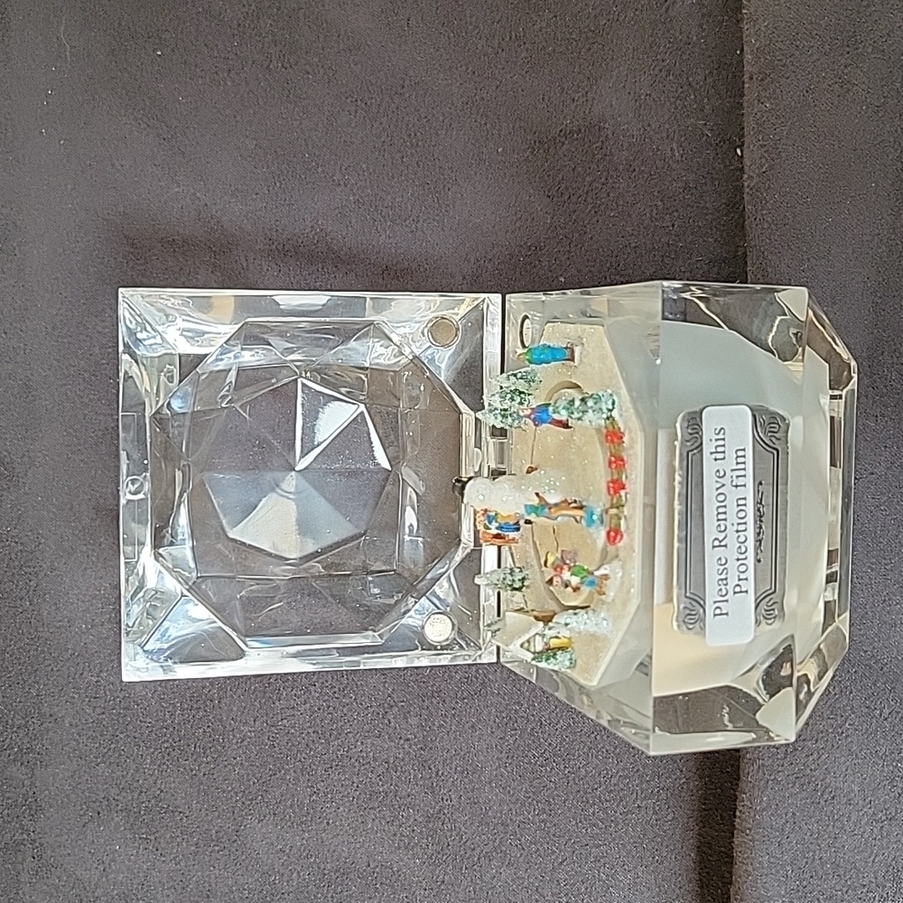Thomas Kinkade Winter Wonderland Best Loved Christmas Carols Music Box Collectio